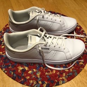 Women’s Adidas Size 9 White - excellent condition!